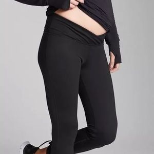Maternity GapFit Blackout Under-Belly Leggings